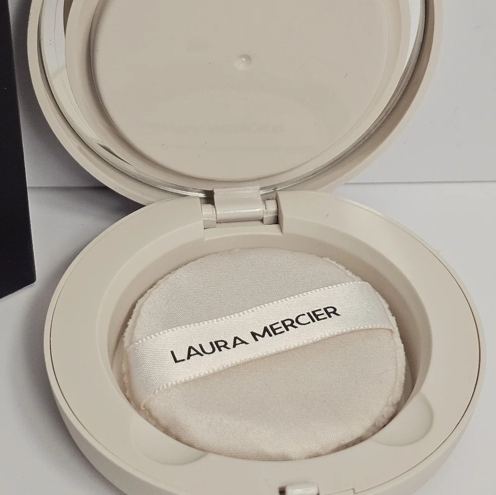 Laura Mercier ultra blur translucent pressed setting powder compact makeup new